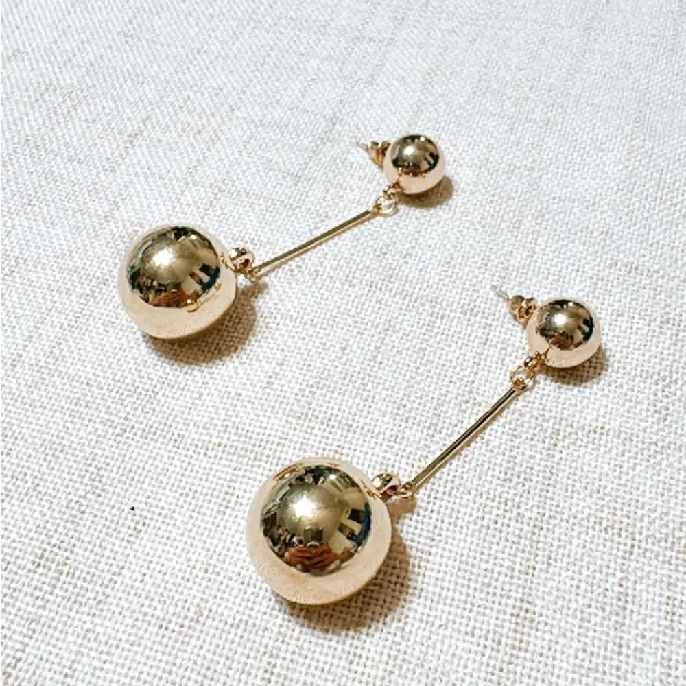 Gold dangle ball earrings N572